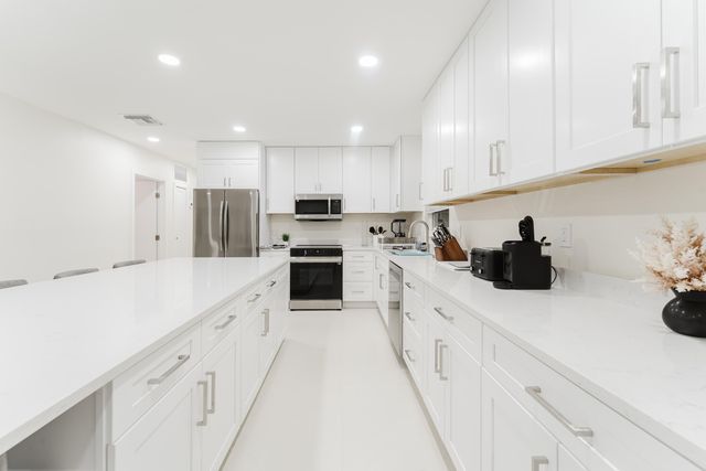 3199 NE 6th Drive, Boca Raton, FL 33431