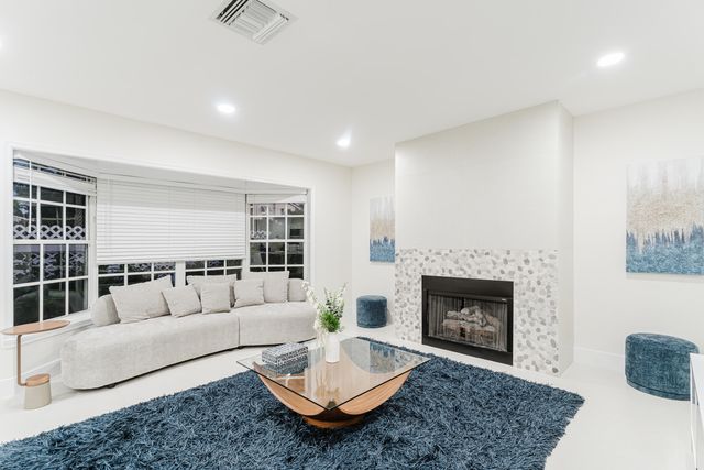3199 NE 6th Drive, Boca Raton, FL 33431