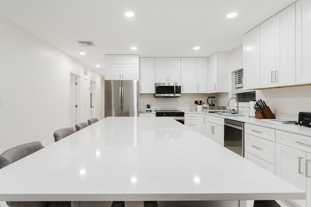 3199 NE 6th Drive, Boca Raton, FL 33431