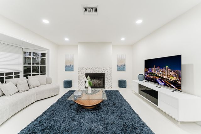 3199 NE 6th Drive, Boca Raton, FL 33431