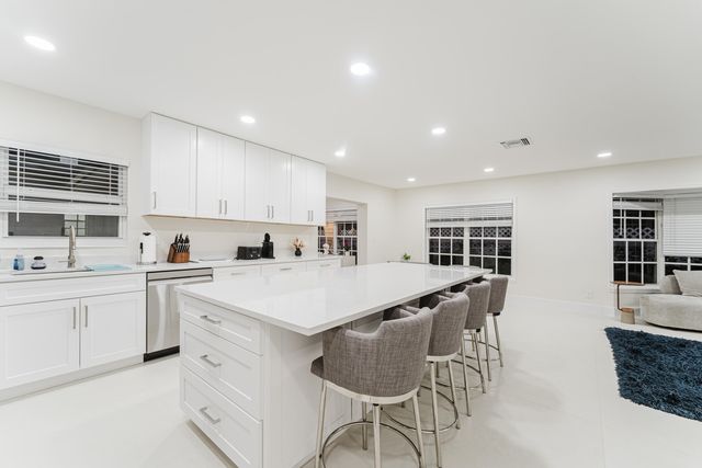 3199 NE 6th Drive, Boca Raton, FL 33431
