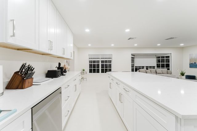 3199 NE 6th Drive, Boca Raton, FL 33431