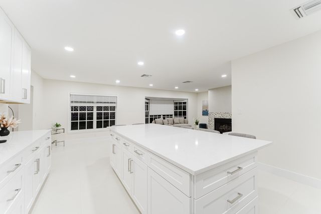 3199 NE 6th Drive, Boca Raton, FL 33431