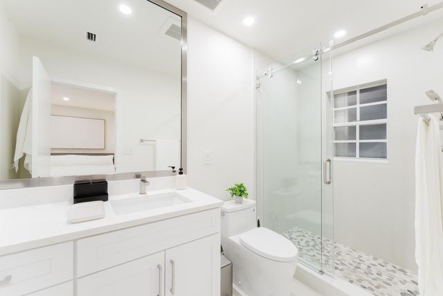 3199 NE 6th Drive, Boca Raton, FL 33431