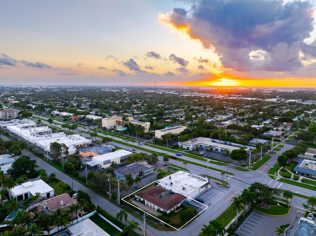 3199 NE 6th Drive, Boca Raton, FL 33431