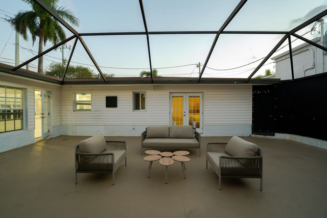 3199 NE 6th Drive, Boca Raton, FL 33431
