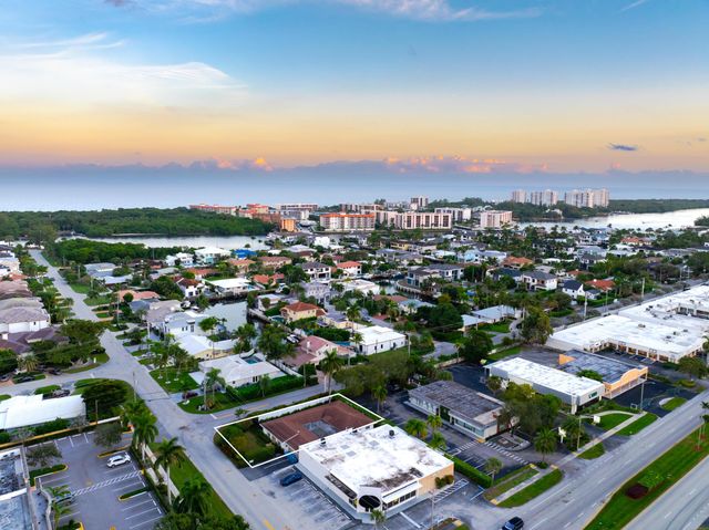3199 NE 6th Drive, Boca Raton, FL 33431