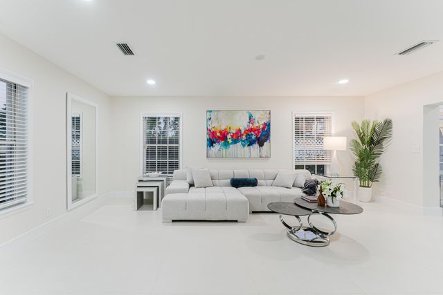 3199 NE 6th Drive, Boca Raton, FL 33431