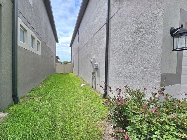 2950 ADAMS CROSS DRIVE, Zephyrhills, FL 33540