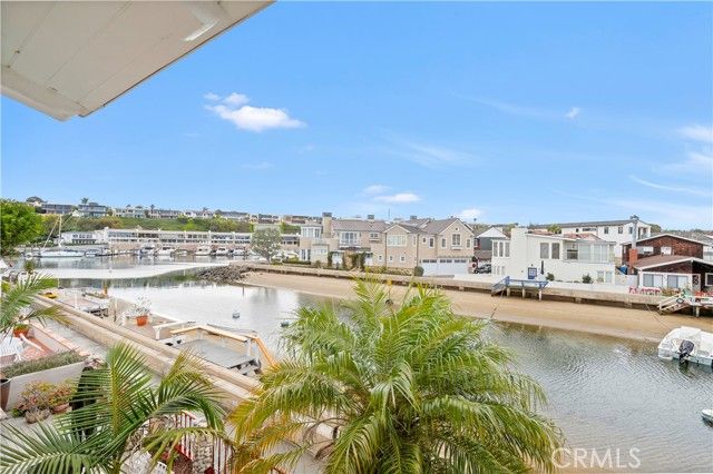 325 Grand Canal, Newport Beach, CA 92662