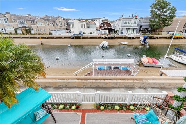 325 Grand Canal, Newport Beach, CA 92662