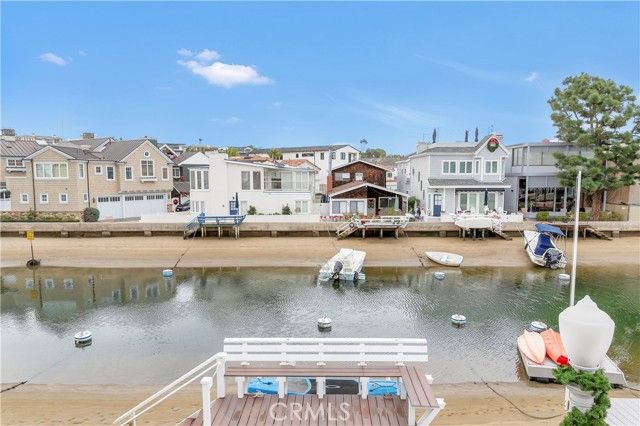 325 Grand Canal, Newport Beach, CA 92662