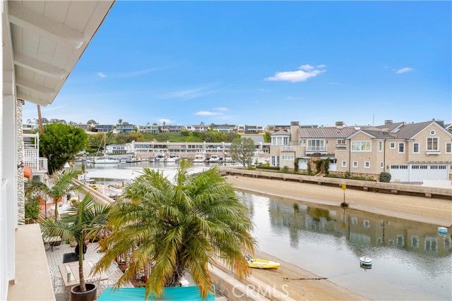 325 Grand Canal, Newport Beach, CA 92662