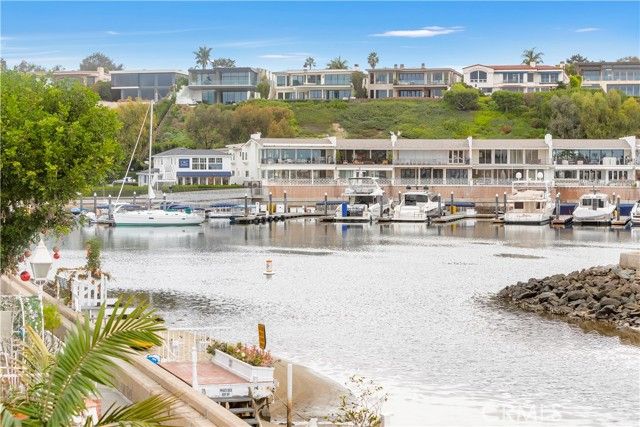 325 Grand Canal, Newport Beach, CA 92662