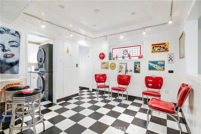 325 Grand Canal, Newport Beach, CA 92662