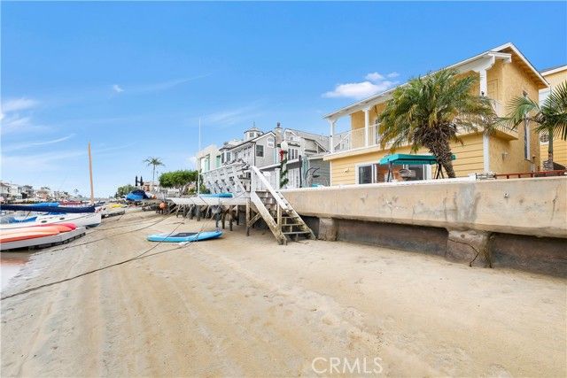 325 Grand Canal, Newport Beach, CA 92662