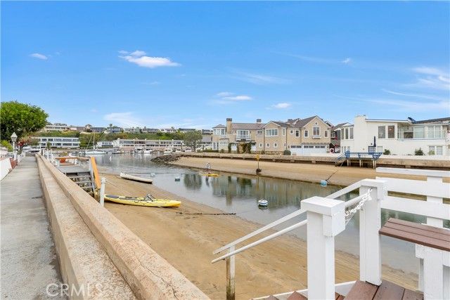 325 Grand Canal, Newport Beach, CA 92662