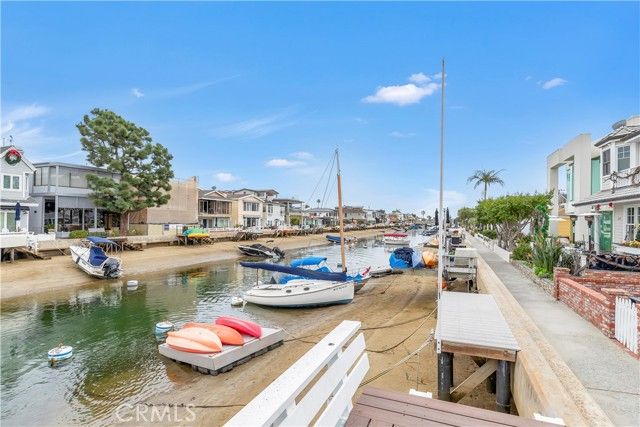 325 Grand Canal, Newport Beach, CA 92662