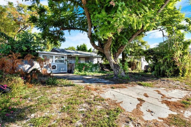 2221 28TH AVENUE N, St Petersburg, FL 33713
