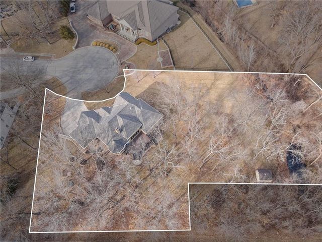 1130 NW Arrowhead Trail, Blue Springs, MO 64015