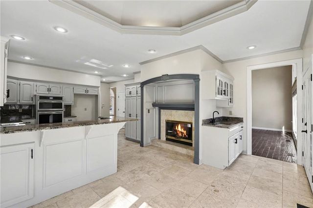 1130 NW Arrowhead Trail, Blue Springs, MO 64015