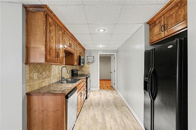 1130 NW Arrowhead Trail, Blue Springs, MO 64015