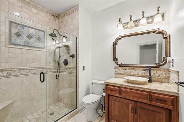 1130 NW Arrowhead Trail, Blue Springs, MO 64015