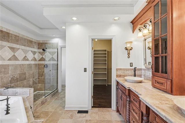 1130 NW Arrowhead Trail, Blue Springs, MO 64015