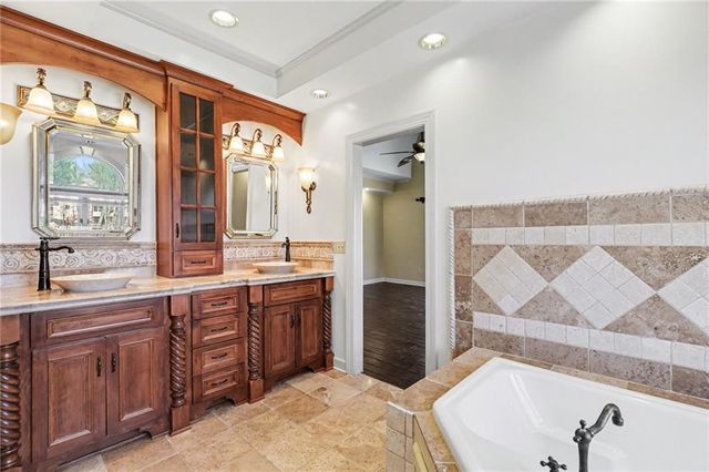 1130 NW Arrowhead Trail, Blue Springs, MO 64015