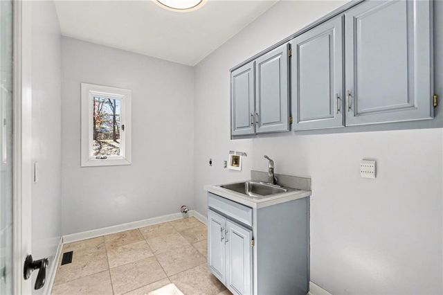 1130 NW Arrowhead Trail, Blue Springs, MO 64015