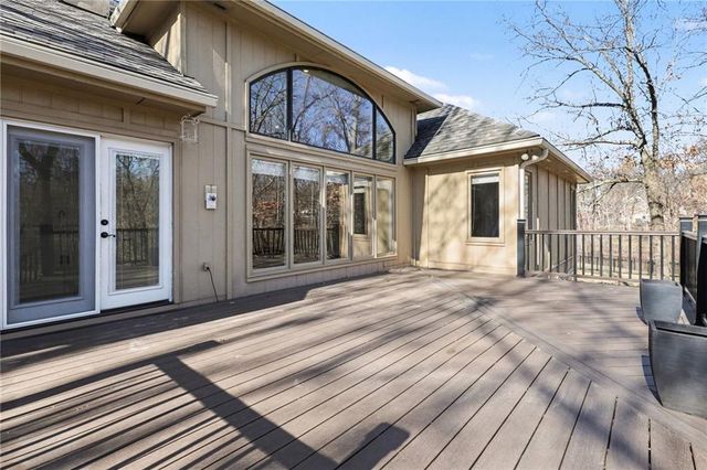 1130 NW Arrowhead Trail, Blue Springs, MO 64015