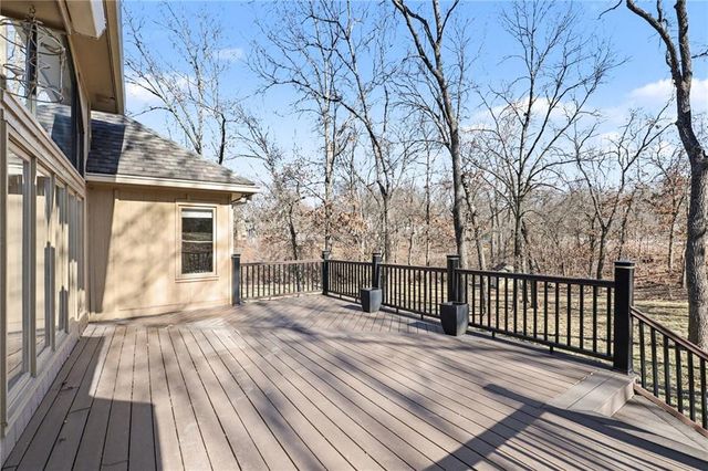 1130 NW Arrowhead Trail, Blue Springs, MO 64015