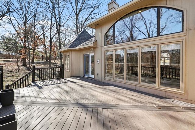 1130 NW Arrowhead Trail, Blue Springs, MO 64015