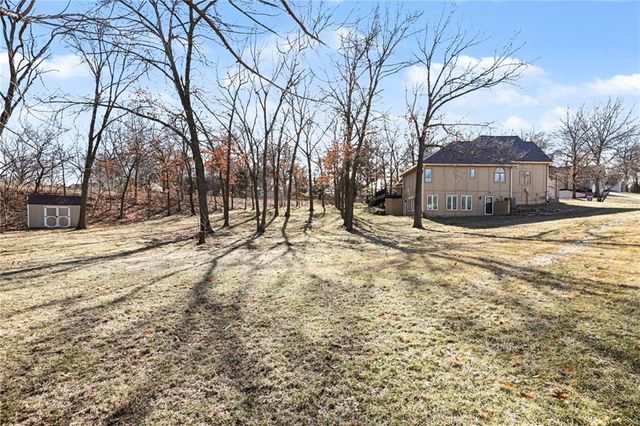 1130 NW Arrowhead Trail, Blue Springs, MO 64015