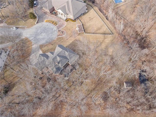 1130 NW Arrowhead Trail, Blue Springs, MO 64015