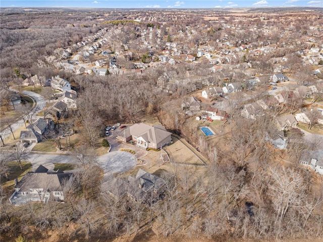 1130 NW Arrowhead Trail, Blue Springs, MO 64015