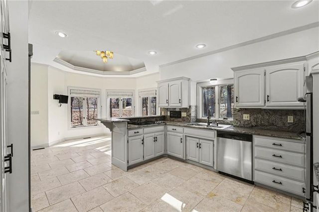 1130 NW Arrowhead Trail, Blue Springs, MO 64015