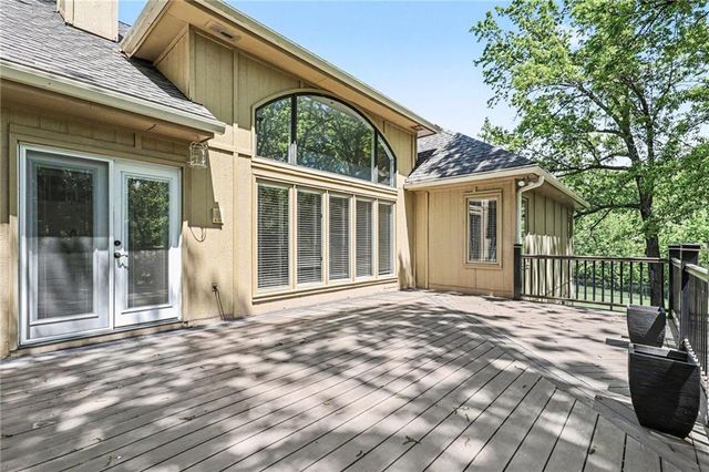 1130 NW Arrowhead Trail, Blue Springs, MO 64015