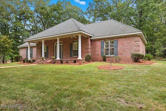 1060 Suzanna Drive, Raymond, MS 39154