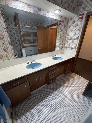 705 S Buchanan Street, Prairie Du Chien, WI 53821