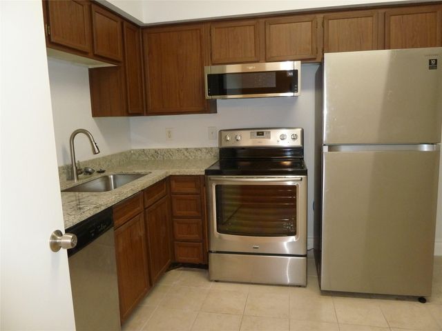 2100 Tanglewilde Street 377, Houston, TX 77063