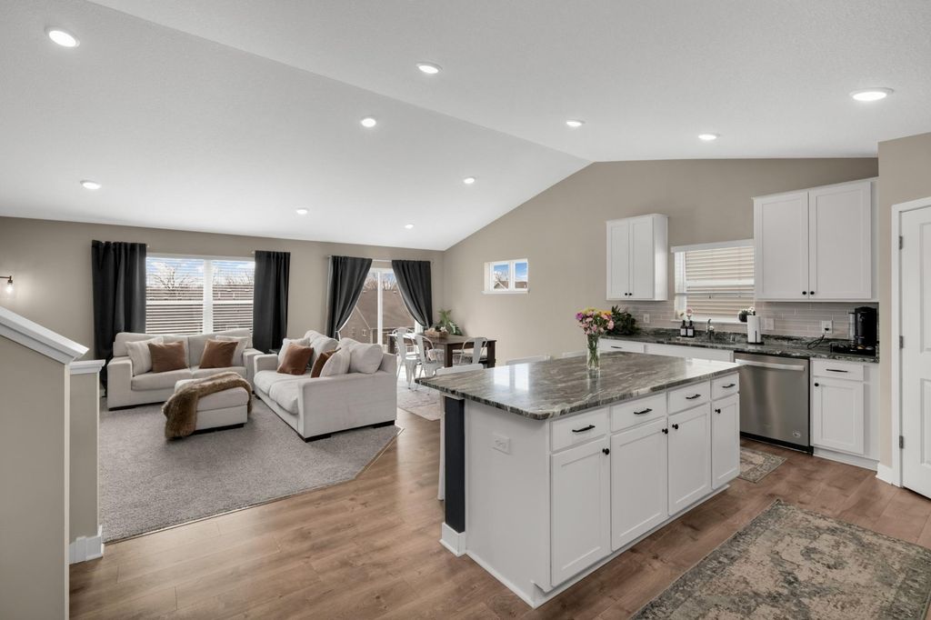 18184 Hartlin Avenue, Lakeville, MN 55044 — photo 2