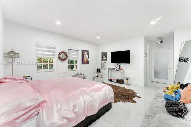 400 SW 24th Rd, Miami, FL 33129