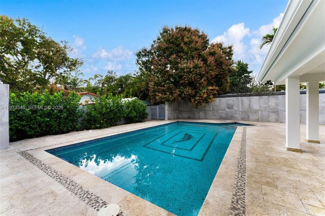 400 SW 24th Rd, Miami, FL 33129