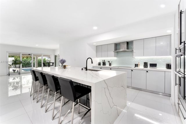 400 SW 24th Rd, Miami, FL 33129