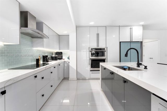 400 SW 24th Rd, Miami, FL 33129