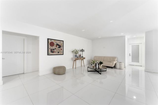 400 SW 24th Rd, Miami, FL 33129