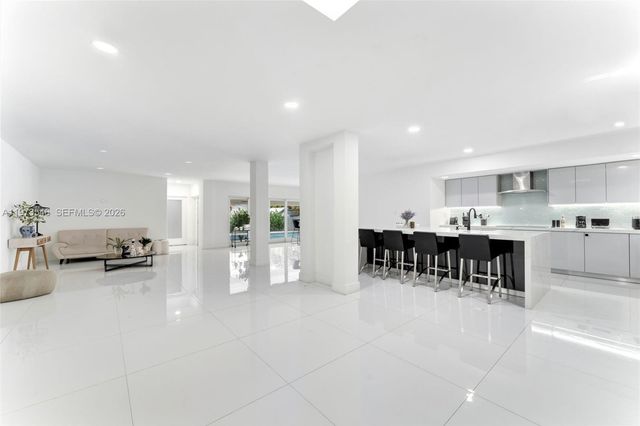 400 SW 24th Rd, Miami, FL 33129