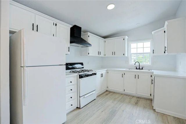 7887 Lampson 10, Garden Grove, CA 92841