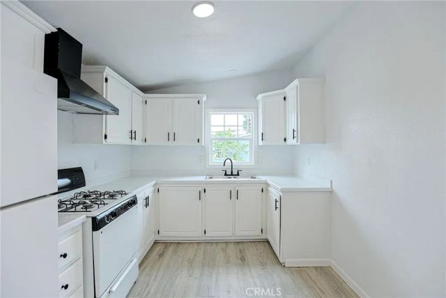 7887 Lampson 10, Garden Grove, CA 92841